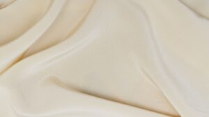 Seidenhochzeit (4. Hochzeitstag): Bedeutung, Bräuche, Geschenke